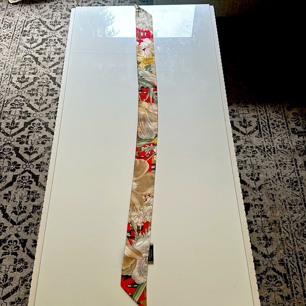BURBERRY SCARF - Picture 3 of 5